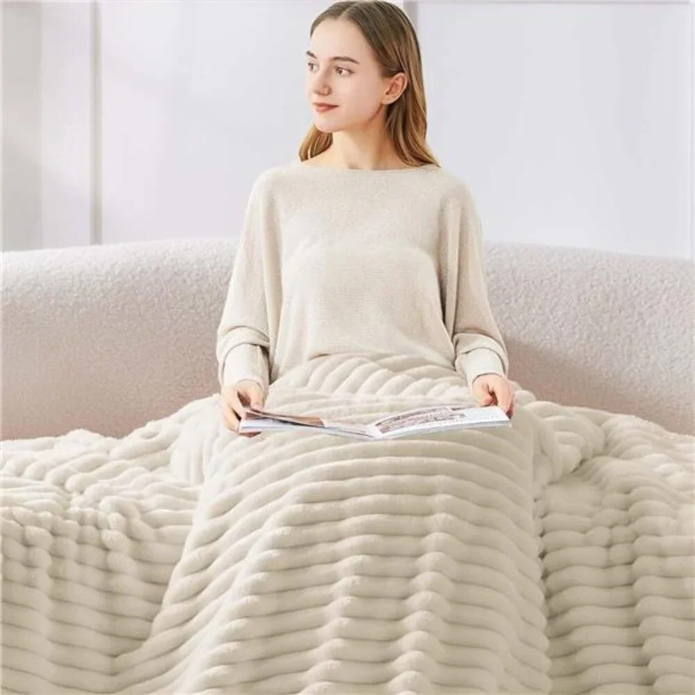 Fleece Throw Blanket for Couch - 300GSM Soft & Warm Fluffy Beige Blanket, Decor